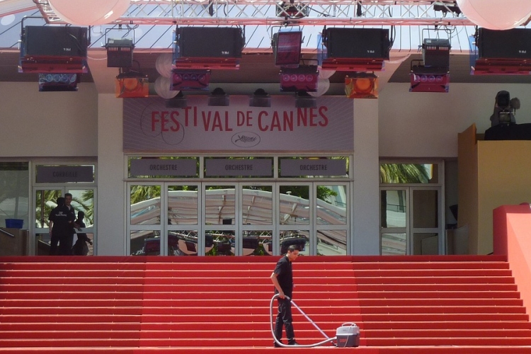 Hőérzékelő kapukkal készülnek a cannes-i filmfesztivál