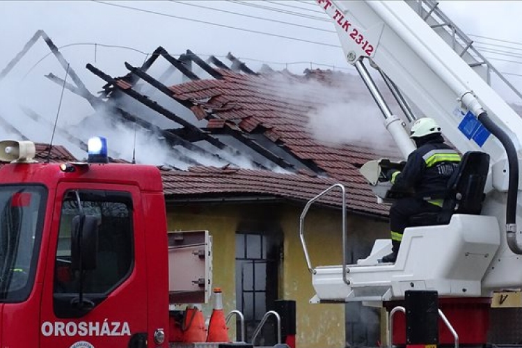 Tűz ütött ki egy szarvasi tollfeldolgozóban