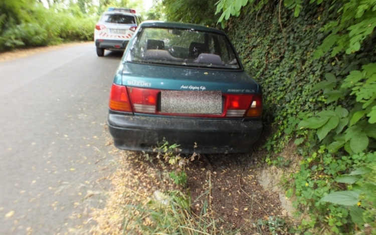 Térfigyelő buktatta le a kocsitolvajt, aki gyorsan bevallott egy másik lopást is