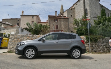 Jó ez így?  - Teszt: Suzuki SX4 S-Cross 1.0, aut. 