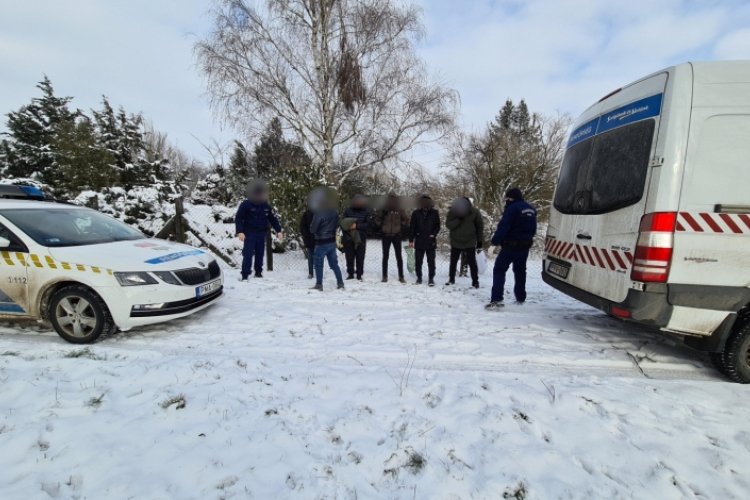 Több mint kétszáz határsértővel szemben intézkedtek a rendőrök 