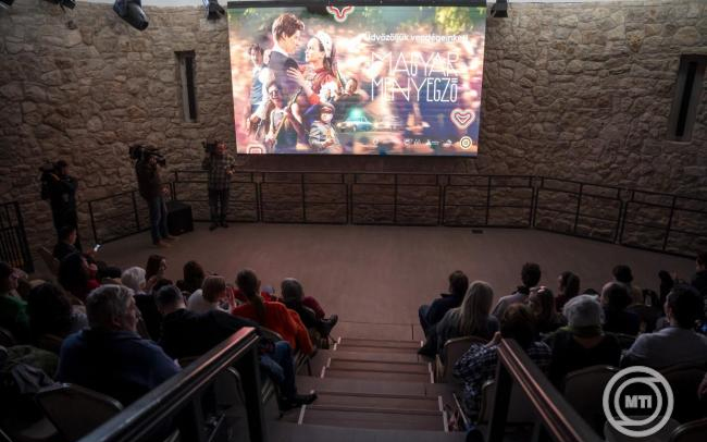 Csaknem háromszázezren látták eddig a Magyar menyegzőt