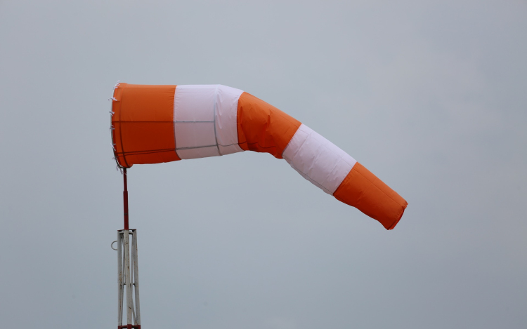 Meteorológia: vasárnap hőségzáró hidegfront érkezik erős, viharos széllel