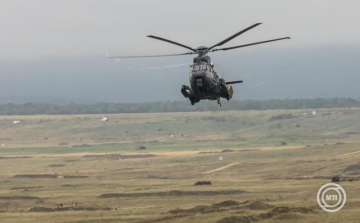 Szalay-Bobrovniczky Kristóf: a magyar emberek biztonságának garanciája mutatkozik meg az Adaptive Hussars 2025 országvédelmi gyakorlaton